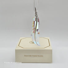 Lade das Bild in den Galerie-Viewer, SWAROVSKI SCS Jahresausgabe Feder Ornament 2024 Annual Edition 5685480