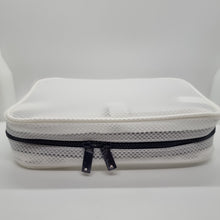 Lade das Bild in den Galerie-Viewer, SWAROVSKI Accessoires Bag Set, Travel Bag, Kulturtasche Weiß 5551565