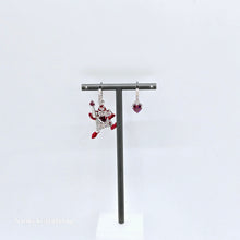 Lade das Bild in den Galerie-Viewer, SWAROVSKI Alice in Wonderland Drop-Ohrhänger Spielkarte Rot, Rhodiniert 5682810