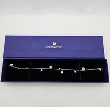 Lade das Bild in den Galerie-Viewer, SWAROVSKI Armband Herz, Perle, Schleife Grün Größe S, Vergoldet