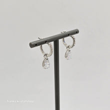 Lade das Bild in den Galerie-Viewer, SWAROVSKI Attract Drop-Ohrhänger Weiß, Rhodiniert 5563119