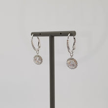 Lade das Bild in den Galerie-Viewer, SWAROVSKI Attract Light Ohrringe, Weiß, Rhodiniert 5142721