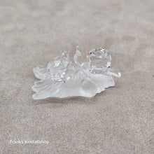 Lade das Bild in den Galerie-Viewer, SWAROVSKI Baby Schnecken auf Weinblatt 268196 oE