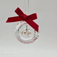 Lade das Bild in den Galerie-Viewer, SWAROVSKI Babys Erstes Weihnachtsornament 2015 Babyschuhe limitiert 5135873