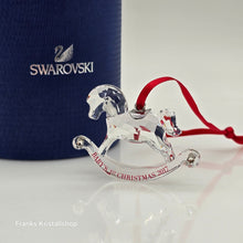 Lade das Bild in den Galerie-Viewer, SWAROVSKI Babys Erstes Weihnachtsornament 2017 Schaukelpferd 5297124