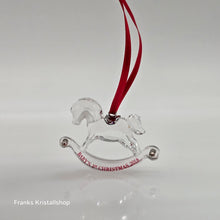 Lade das Bild in den Galerie-Viewer, SWAROVSKI Babys Erstes Weihnachtsornament 2018 Schaukelpferd 5376369