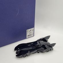 Lade das Bild in den Galerie-Viewer, SWAROVSKI Batmobil DC Comics 5492733