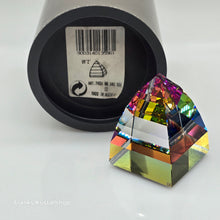 Lade das Bild in den Galerie-Viewer, SWAROVSKI Briefbeschwerer Pyramide Klein Vitrail Medium 013596