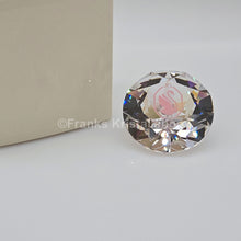 Lade das Bild in den Galerie-Viewer, SWAROVSKI Schwan Chaton Exclusive Crystal Shimmer Klar 5674571