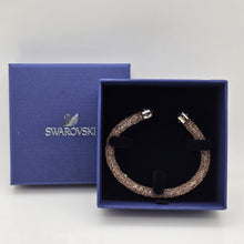 Lade das Bild in den Galerie-Viewer, SWAROVSKI Crystaldust Armreif Größe M Pink 5273638 oU