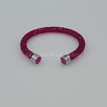 Lade das Bild in den Galerie-Viewer, SWAROVSKI Crystaldust Armreif Größe S Fuchsia 5292439