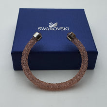 Lade das Bild in den Galerie-Viewer, SWAROVSKI Crystaldust Armreif Größe M Pink 5273638 oU