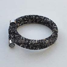 Lade das Bild in den Galerie-Viewer, SWAROVSKI Crystaldust Doppel Armreif Größe M Dark Crystal 5255909 oU