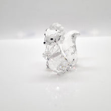 Lade das Bild in den Galerie-Viewer, SWAROVSKI Disney Bambi Stinktier Blume 943601