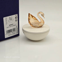 Lade das Bild in den Galerie-Viewer, SWAROVSKI Exclusive Schwan Dose Dekorative Box 5698251