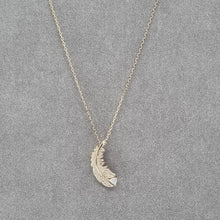 Lade das Bild in den Galerie-Viewer, Swarovski Nice Feder Halskette Weiß, Vergoldet 5505740