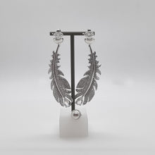 Lade das Bild in den Galerie-Viewer, SWAROVSKI Feder Ohrclips Clips Ohrhänger Perle Talking Piece 5497866