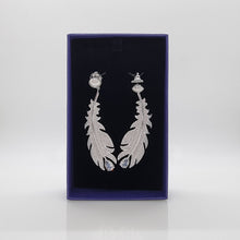 Lade das Bild in den Galerie-Viewer, SWAROVSKI Feder Ohrclips Clips Ohrhänger Perle Talking Piece 5497866