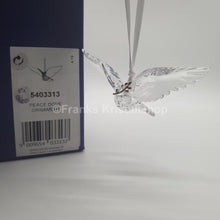 Lade das Bild in den Galerie-Viewer, SWAROVSKI Friedenstaube Taube Ornament 5403313