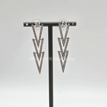 Lade das Bild in den Galerie-Viewer, SWAROVSKI Funk Ohrstecker Weiß, Rhodiniert 5241277