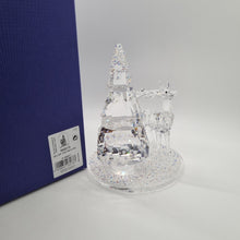 Lade das Bild in den Galerie-Viewer, SWAROVSKI Glasglocke Tannenbaum + Hirsch 5403173