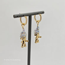 Lade das Bild in den Galerie-Viewer, SWAROVSKI Good Luck Trolls Drop-Ohrhänger Troll, Weiß, Goldlegierungsschicht 5691944