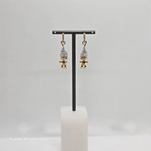 Lade das Bild in den Galerie-Viewer, SWAROVSKI Good Luck Trolls Drop-Ohrhänger Troll, Weiß, Goldlegierungsschicht 5691944