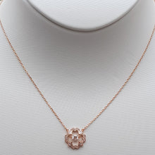 Lade das Bild in den Galerie-Viewer, SWAROVSKI Sparkling Dance Flower Halskette Weiß, Rosévergoldet 5408437