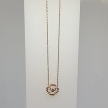 Lade das Bild in den Galerie-Viewer, SWAROVSKI Sparkling Dance Flower Halskette Weiß, Rosévergoldet 5408437