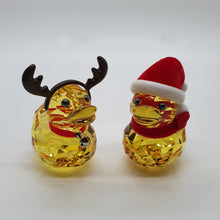 Lade das Bild in den Galerie-Viewer, SWAROVSKI Happy Ducks Santa und Rentier Duck 5004497