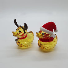 Lade das Bild in den Galerie-Viewer, SWAROVSKI Happy Ducks Santa und Rentier Duck 5004497