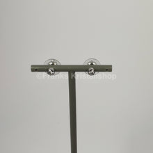 Lade das Bild in den Galerie-Viewer, SWAROVSKI Harley Ohrstecker weiß Rhodiniert 5548118