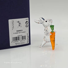 Lade das Bild in den Galerie-Viewer, SWAROVSKI Hase mit Karotte 2024 Kaninchen 5688521