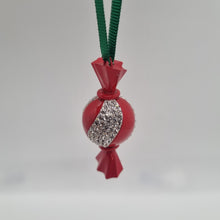 Lade das Bild in den Galerie-Viewer, SWAROVSKI Holiday Cheers Dulcis Bonbon Ornament 5655439