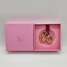 Lade das Bild in den Galerie-Viewer, SWAROVSKI Holiday Cheers Lebkuchen Stechpalmenblätter Ornament 5656277