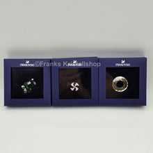 Lade das Bild in den Galerie-Viewer, SWAROVSKI Holiday Cheers Magnet Set 3-tlg. Donut - Geschenk - Bonbon 5596371 - 5599492 - 5596398