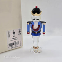 Lade das Bild in den Galerie-Viewer, SWAROVSKI Holiday Cheers Nussknacker 2024 Blau 5680177