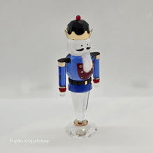 Lade das Bild in den Galerie-Viewer, SWAROVSKI Holiday Cheers Nussknacker 2024 Blau 5680177