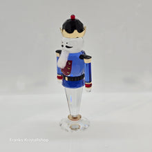 Lade das Bild in den Galerie-Viewer, SWAROVSKI Holiday Cheers Nussknacker 2024 Blau 5680177