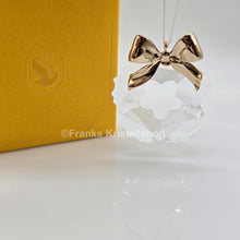 Lade das Bild in den Galerie-Viewer, SWAROVSKI Holiday Magic Kranz Ornament 5702436