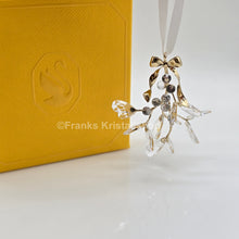 Lade das Bild in den Galerie-Viewer, SWAROVSKI Holiday Magic Misteln Ornament 5701372