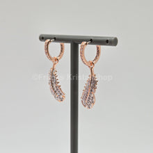 Lade das Bild in den Galerie-Viewer, SWAROVSKI Idyllia Drop-Ohrhänger Feder Ohrringe Weiß, Roségoldlegierung 5663486