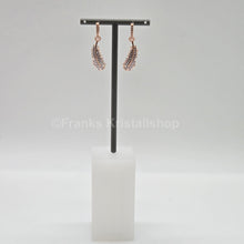 Lade das Bild in den Galerie-Viewer, SWAROVSKI Idyllia Drop-Ohrhänger Feder Ohrringe Weiß, Roségoldlegierung 5663486