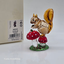 Lade das Bild in den Galerie-Viewer, SWAROVSKI Idyllia Eichhörnchen und Pilze 5684343