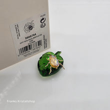 Lade das Bild in den Galerie-Viewer, SWAROVSKI Idyllia SCS Käfer auf Blatt 5668764