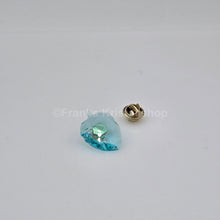 Lade das Bild in den Galerie-Viewer, SWAROVSKI Jungle Beats Blatt Magnet Brosche Blau, Klein 5572155