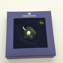Lade das Bild in den Galerie-Viewer, SWAROVSKI Jungle Beats Blatt Magnet Brosche Grün Groß 5572156