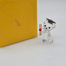 Lade das Bild in den Galerie-Viewer, SWAROVSKI Kris Bär Abschlussfeier Graduation 5725035 (5301572)