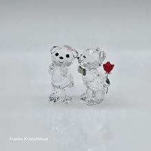 Lade das Bild in den Galerie-Viewer, SWAROVSKI Kris Bär Eine schöne Überraschung 5705324