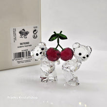 Lade das Bild in den Galerie-Viewer, SWAROVSKI Kris Bär Für Immer Zusammen 2024 Kirschen 5675393